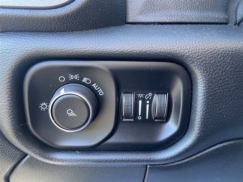 Used 2020 RAM 3500 Tradesman image 21