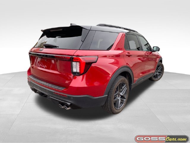 Used 2025 Ford Explorer ST AWD/4WD image 3