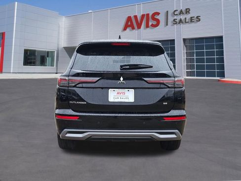 Used 2025 Mitsubishi Outlander SE FWD image 5