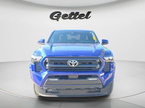 Used 2025 Toyota Tacoma SR5 AWD/4WD image 2