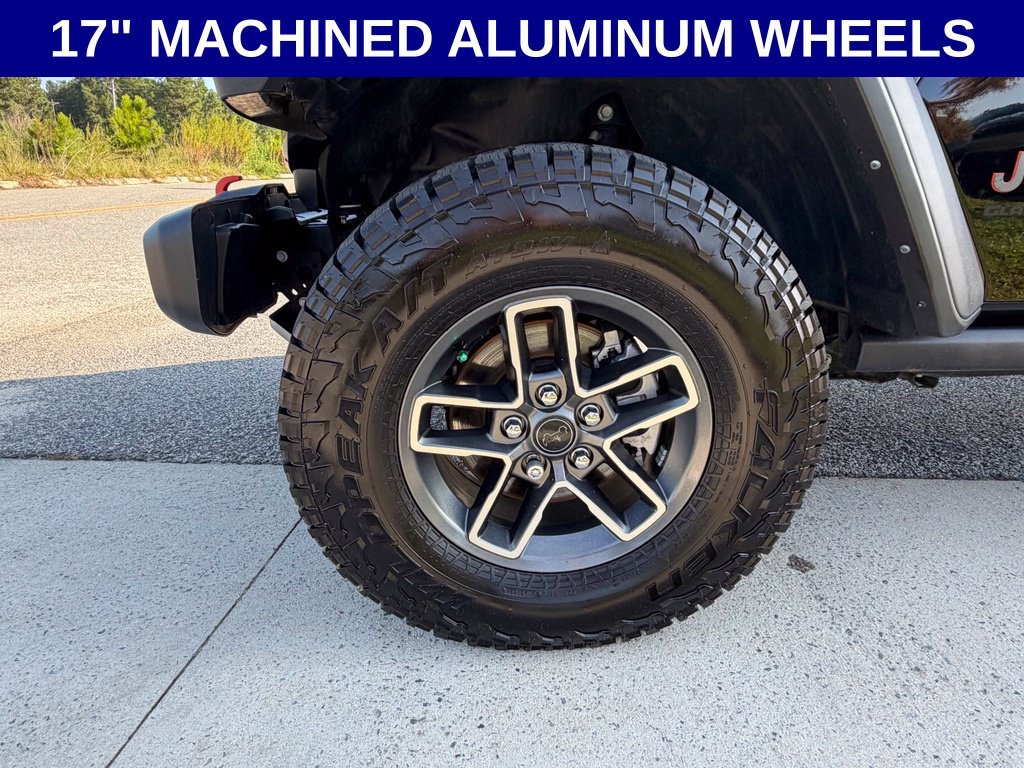 Used 2025 Jeep Gladiator Mojave w/ Technology Group AWD/4WD image 5