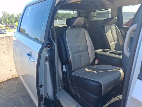 Used 2020 Kia Sedona EX FWD image 12
