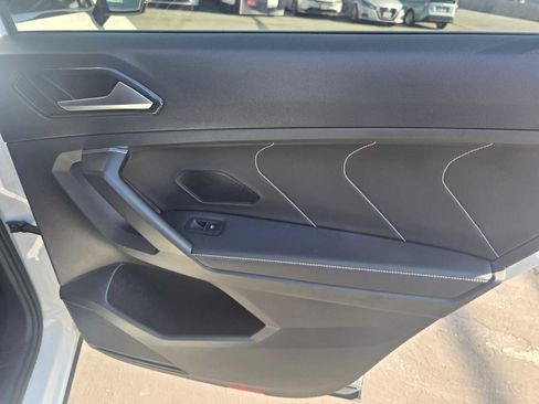Used 2022 Volkswagen Tiguan SE image 13