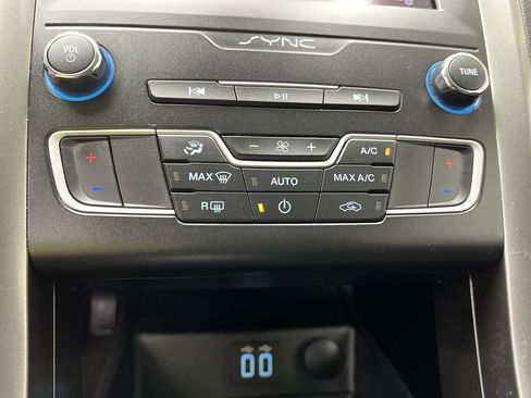 Used 2019 Ford Fusion SE FWD image 22