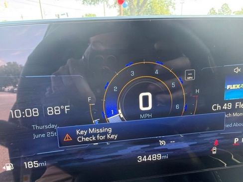 Used 2025 Chevrolet Equinox LT w/ Safety and Technology Package FWD image 14