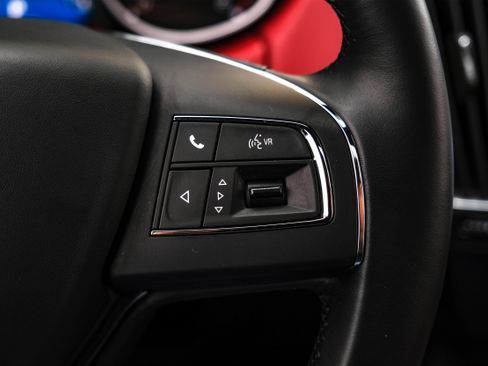 Used 2017 Maserati Levante w/ Luxury Package image 19