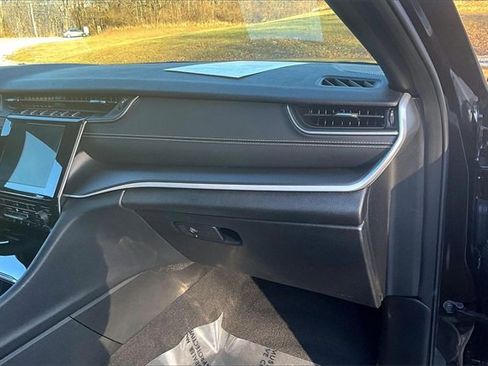 Used 2024 Jeep Grand Cherokee L Altitude image 16