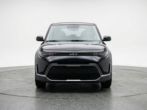 Used 2025 Kia Soul LX w/ LX Technology Package FWD image 2