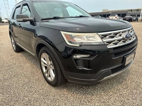 Used 2018 Ford Explorer XLT w/ Equipment Group 202A AWD/4WD image 20