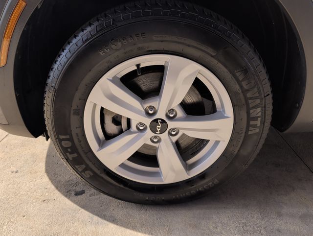 Used 2022 Kia Sorento LX AWD/4WD image 23