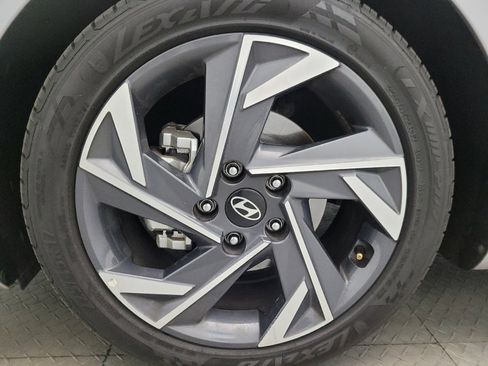 Used 2025 Hyundai Elantra SEL FWD image 31