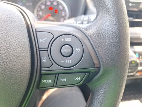 Used 2022 Toyota RAV4 XLE AWD/4WD image 20
