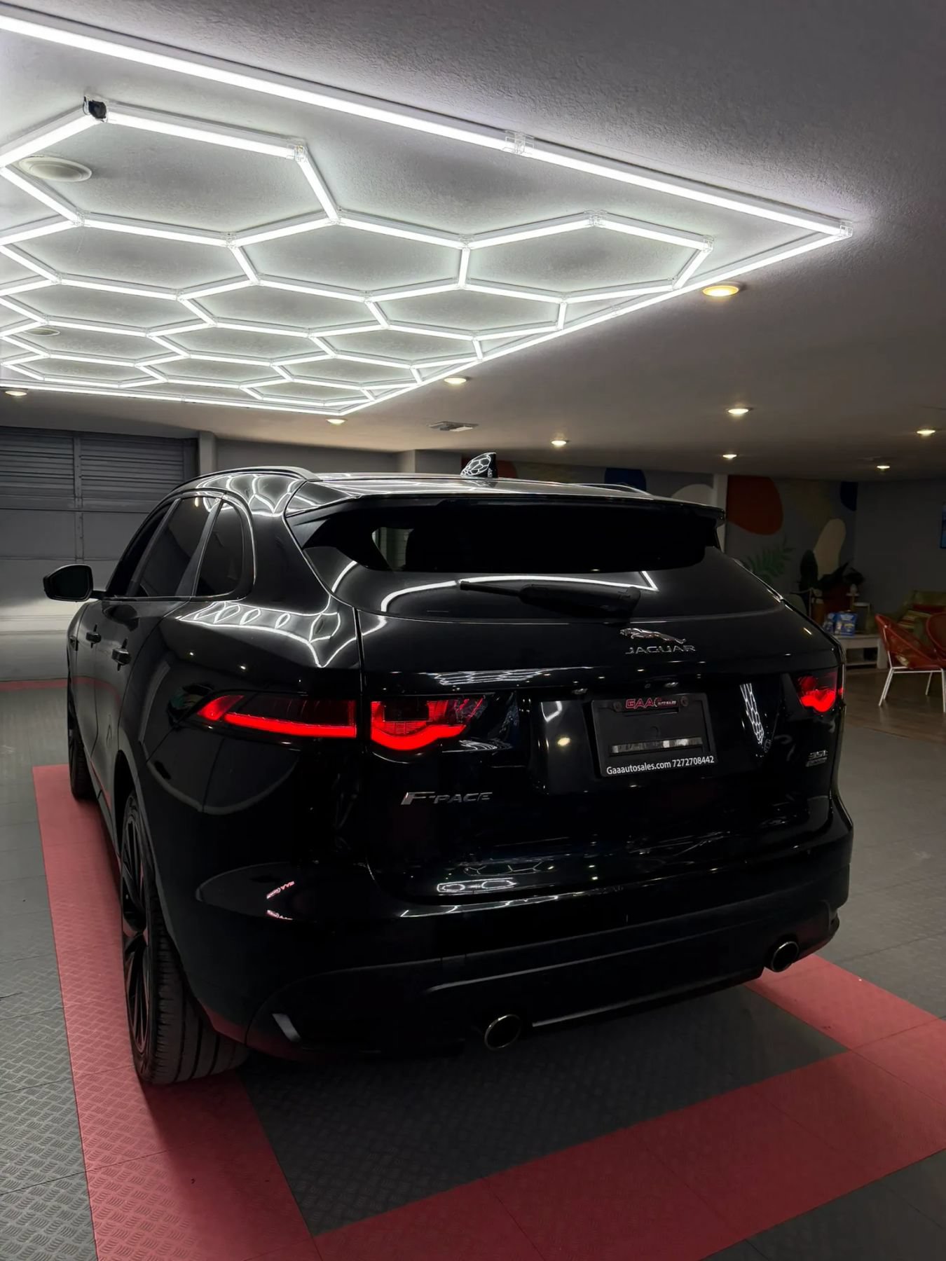 Used 2018 Jaguar F-PACE R-Sport AWD/4WD image 3