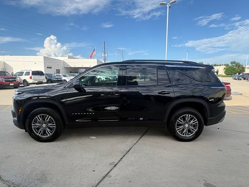 Used 2025 Chevrolet Traverse LT w/ Driver Confidence Package FWD image 5