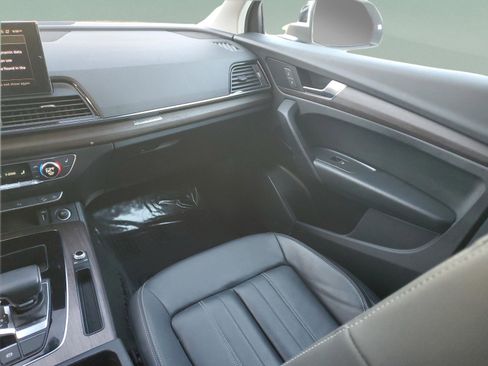 Used 2021 Audi Q5 Premium image 12