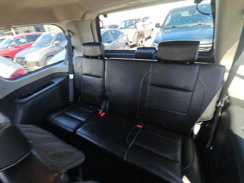 Used 2010 Nissan Armada Titanium RWD image 17