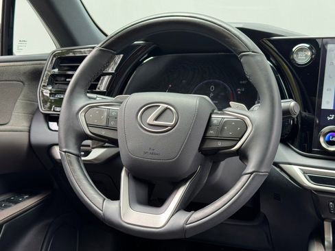 Used 2023 Lexus RX 350 w/ Luxury Package image 23