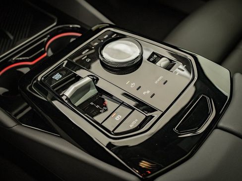 New 2026 BMW 550e xDrive image 32