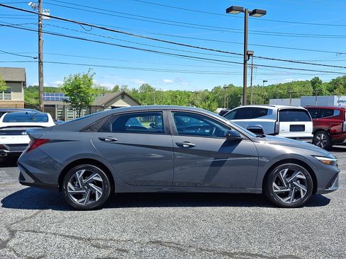 Certified 2025 Hyundai Elantra Sport FWD image 7
