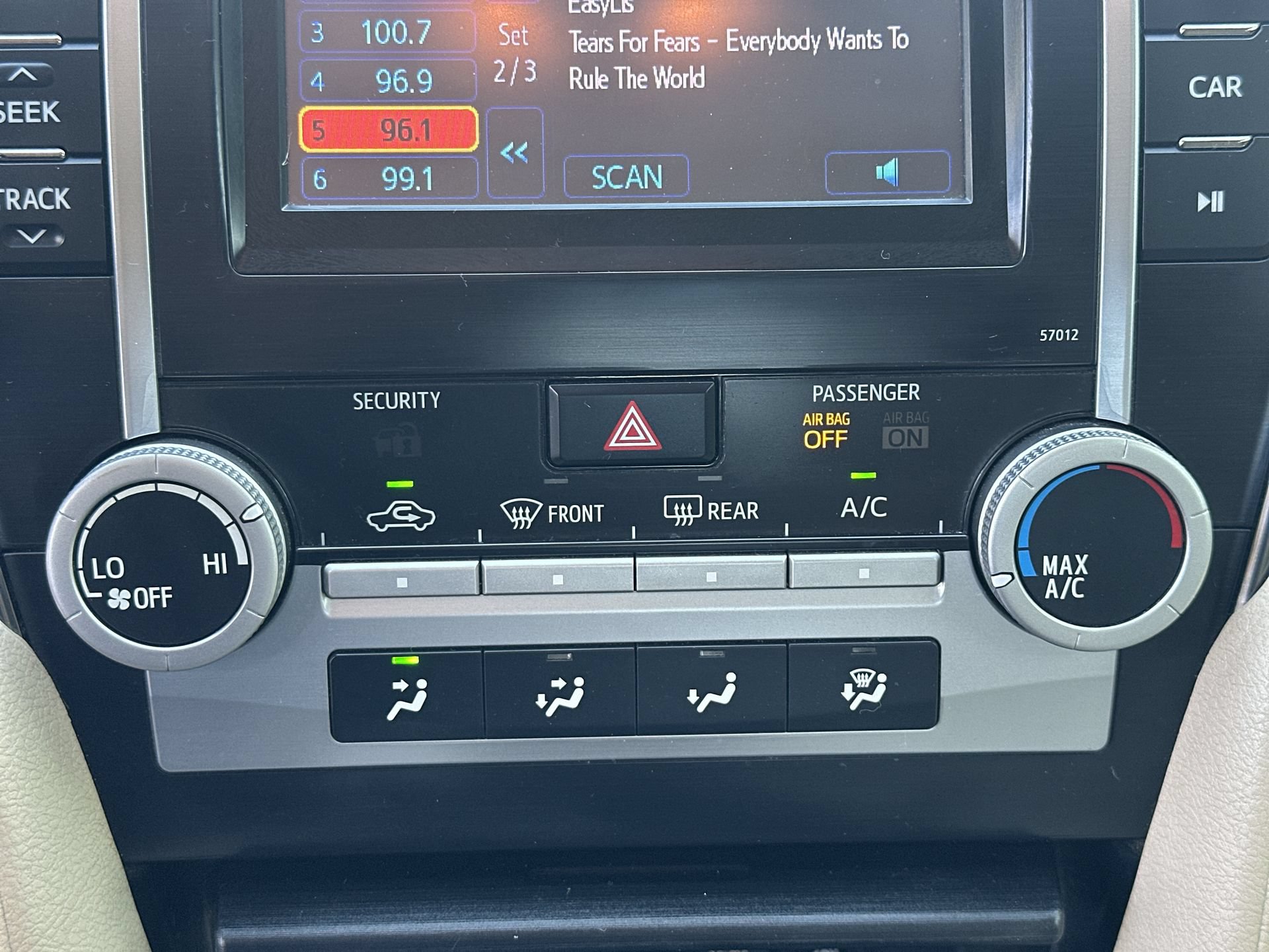 Used 2012 Toyota Camry LE FWD image 28