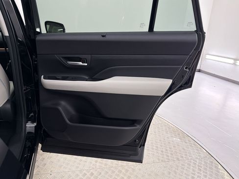 Used 2024 Toyota Grand Highlander Platinum image 34