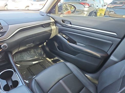 Used 2024 Nissan Altima 2.5 SR image 11