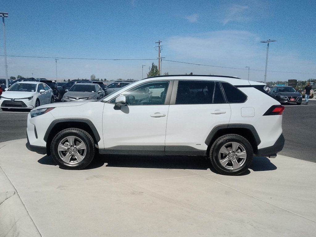 Used 2025 Toyota RAV4 XLE AWD/4WD image 6
