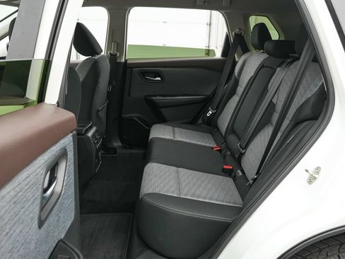 Used 2023 Nissan Rogue SV AWD/4WD image 18