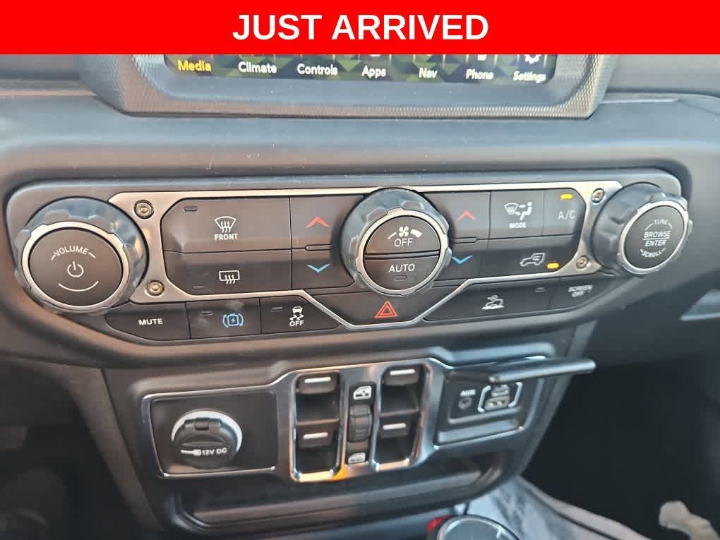 Used 2023 Jeep Wrangler Unlimited Sahara AWD/4WD image 17
