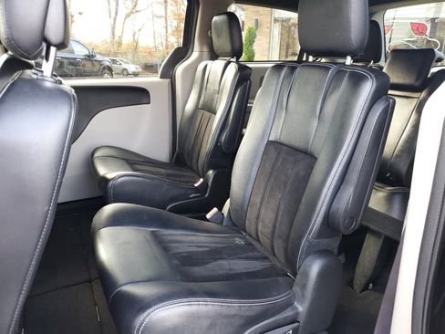 Used 2017 Dodge Grand Caravan SXT image 17