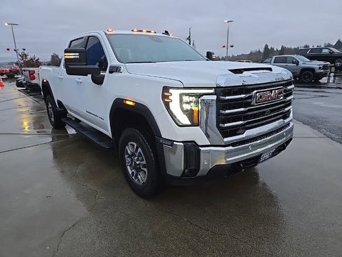 Used 2025 GMC Sierra 3500 SLE w/ SLE Value Package image 8