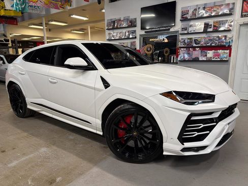 Used 2022 Lamborghini Urus image 1