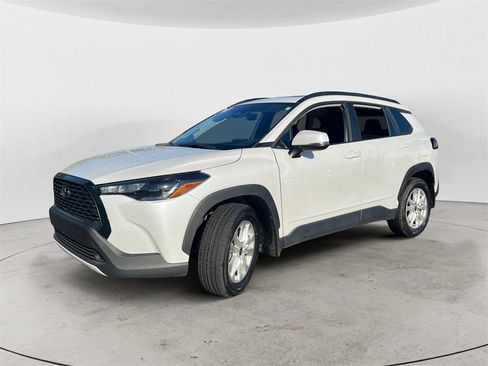 Used 2024 Toyota Corolla Cross LE image 6