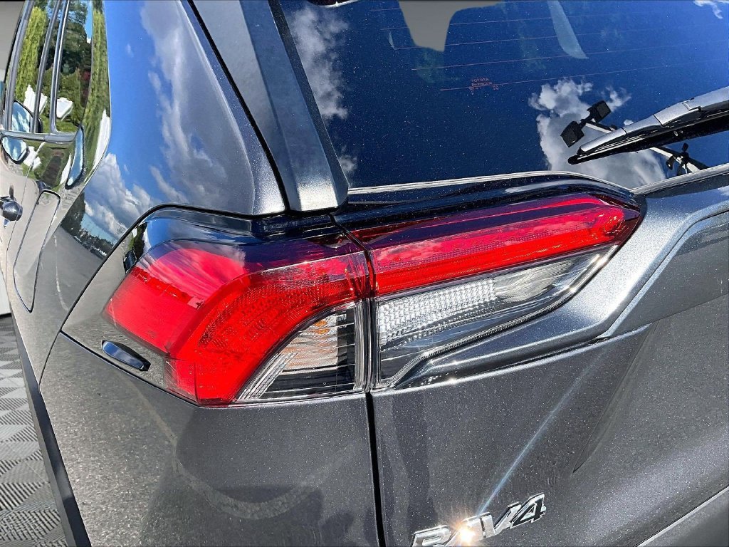 Used 2025 Toyota RAV4 LE AWD/4WD image 33