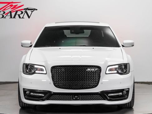 Used 2023 Chrysler 300 C RWD image 8