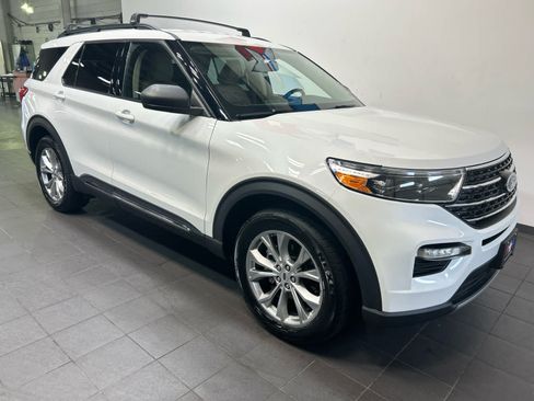 Used 2020 Ford Explorer XLT w/ Equipment Group 202A AWD/4WD image 2