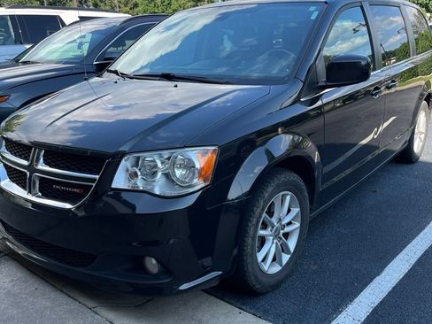 Used 2020 Dodge Grand Caravan SXT FWD image 2
