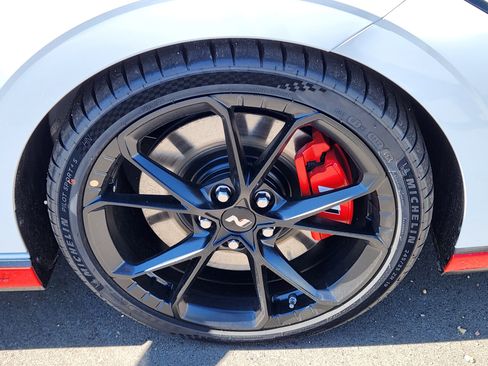 New 2025 Hyundai Elantra N image 17