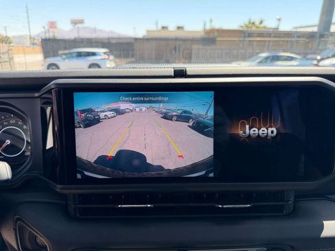 Used 2025 Jeep Wrangler Unlimited Rubicon AWD/4WD image 23