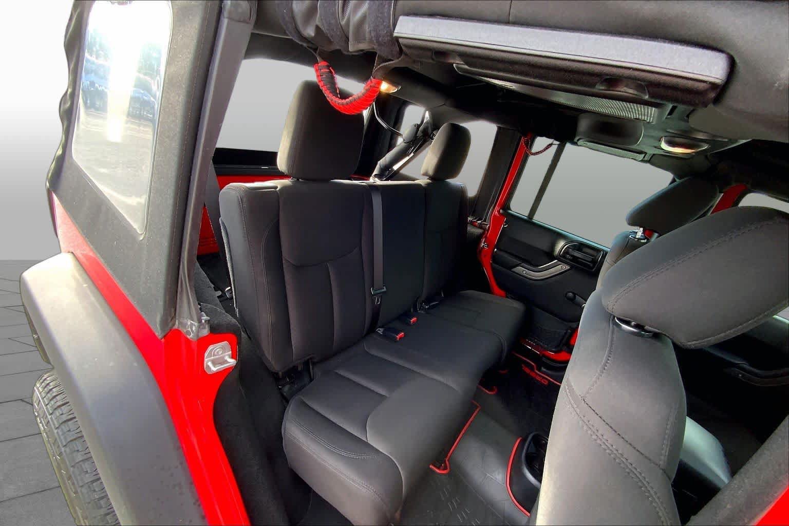 Used 2016 Jeep Wrangler Unlimited Sport w/ Connectivity Group AWD/4WD image 16