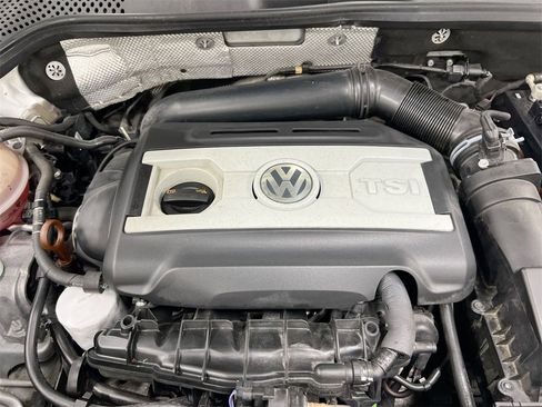 Used 2013 Volkswagen Beetle 2.0T image 23