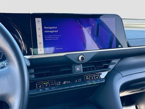 Used 2023 Toyota Crown Limited image 14