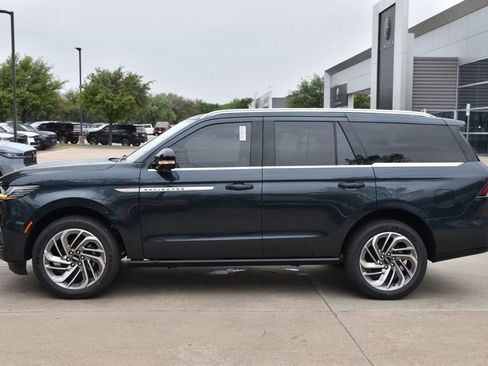 New 2026 Lincoln Navigator Reserve image 11