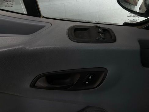 Used 2018 Ford Transit 350 XL image 19