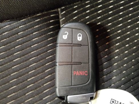 Used 2019 Dodge Journey SE image 32