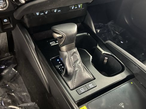 Used 2025 Lexus ES 300h w/ Premium Package FWD image 16