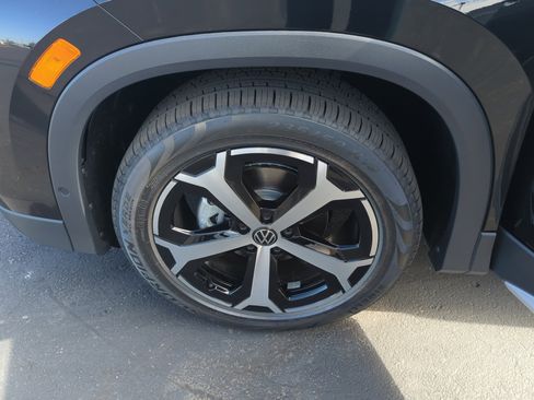 New 2026 Volkswagen Tiguan SE image 25