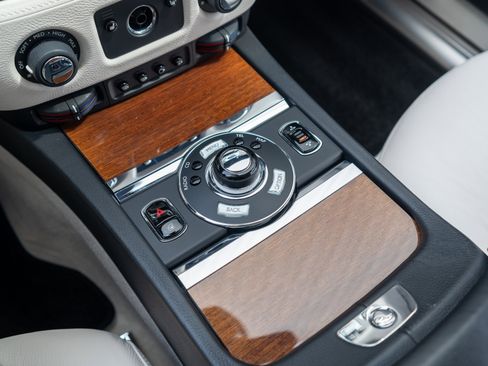 Used 2010 Rolls-Royce Ghost RWD image 35