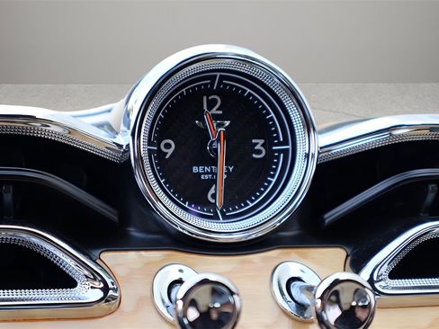 Certified 2021 Bentley Bentayga image 27