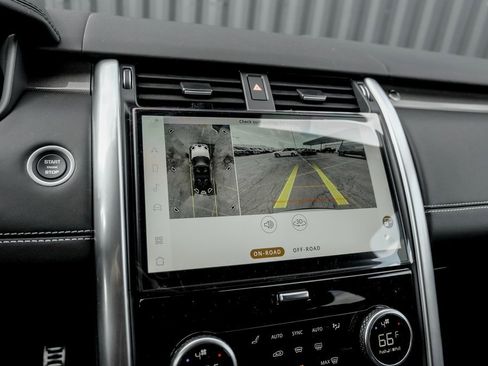 Used 2025 Land Rover Discovery Metropolitan Edition image 13